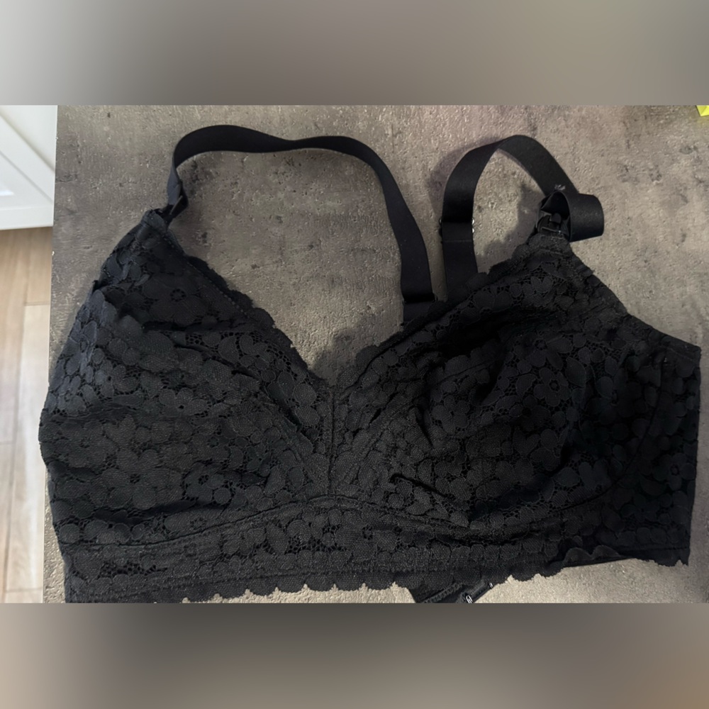 Momanda lace pumping bra